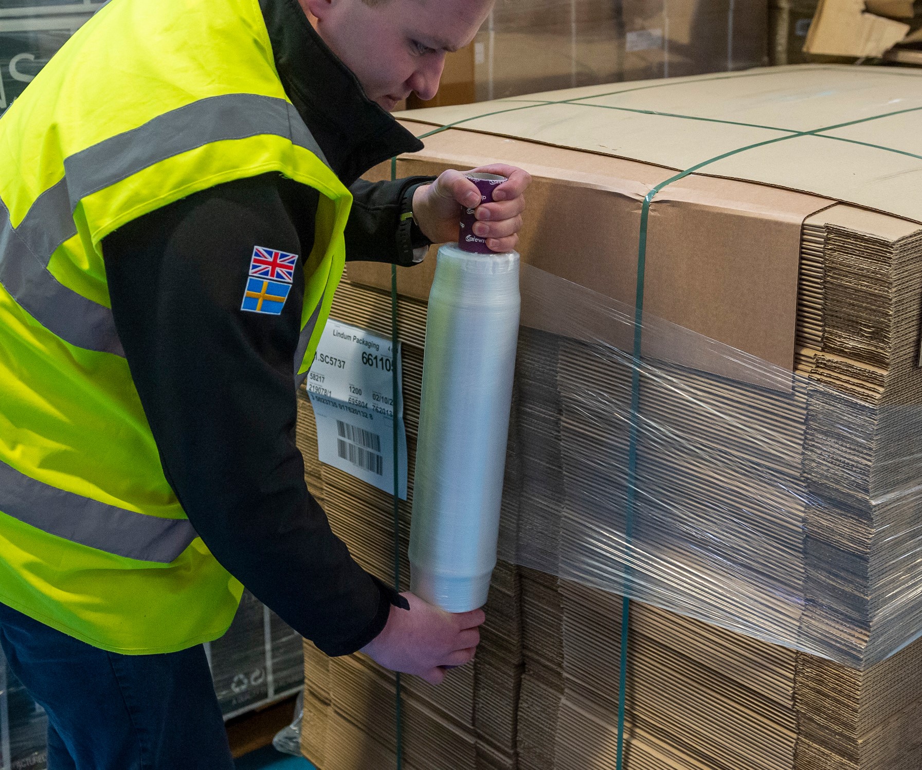 Carewrap™ extended eco core clear hand pallet wrap 6mu Lindum Packaging